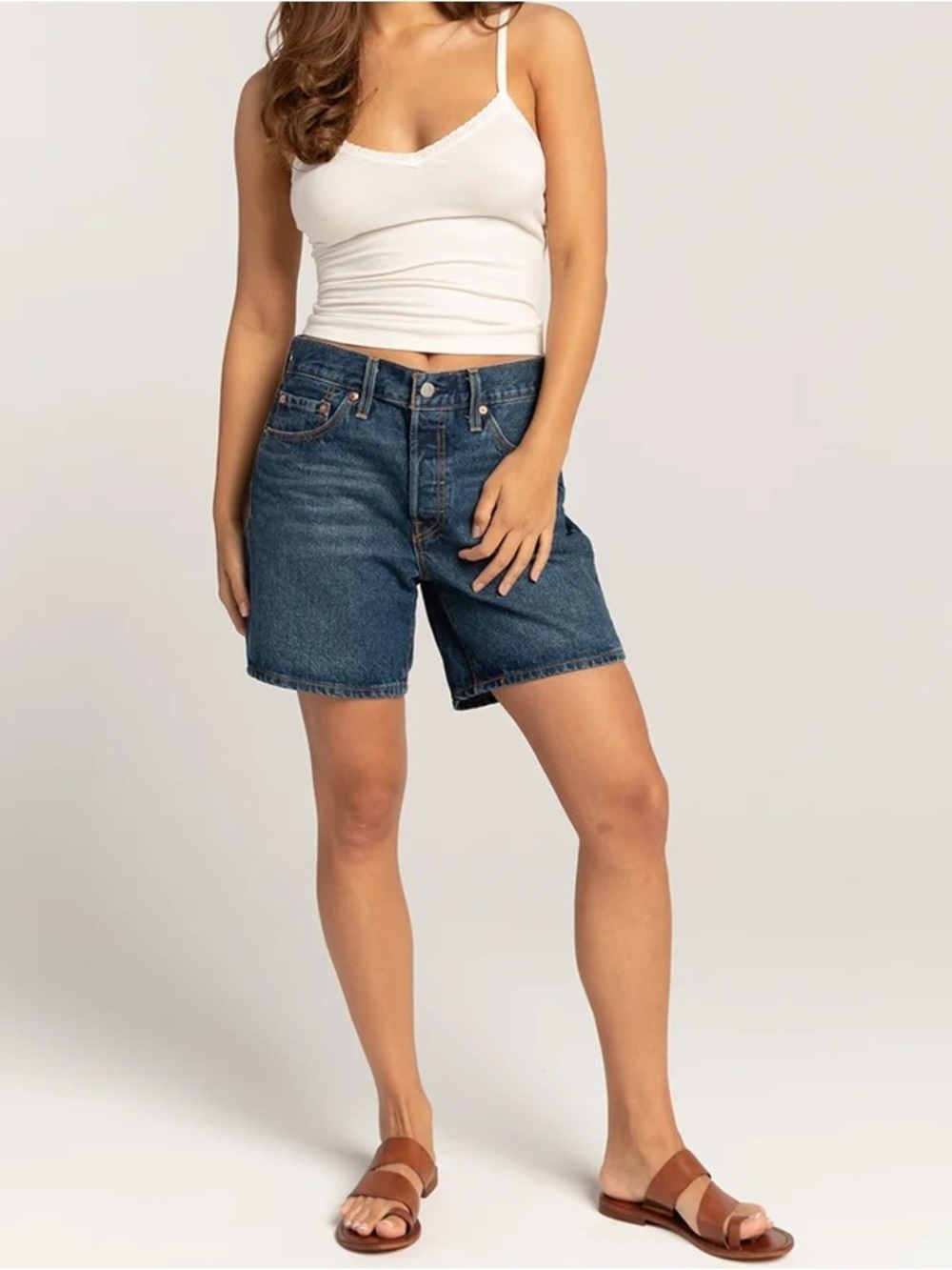 Levi’s 501 mid thigh Jean shorts NEW 26